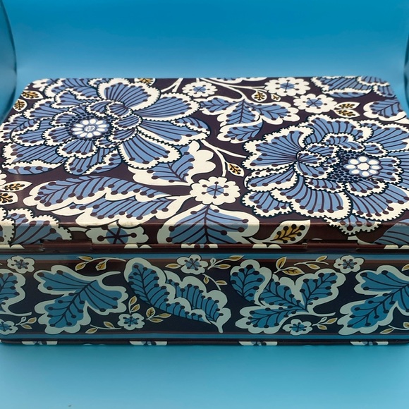 Vera Bradley apron gift set in slate blooms new in tin. - Picture 1 of 6
